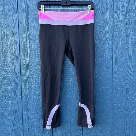 Lululemon Run Inspire Crop 6 Black Pink White Striped Legging Capri - Picture 1 of 4